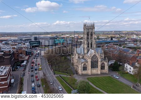 Doncaster, Uk - April 15, 2022.  An Aerial Landscape View Of The Minster Church Of St George In A  D