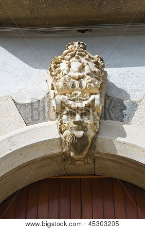 Historiske palace. Venosa. Basilicata. Italien.