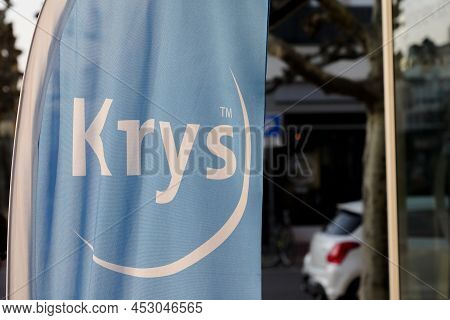 Bordeaux , Aquitaine  France - 04 10 2022 : Krys Optic Logo Text Sign On Flag Optician Shop Glasses 