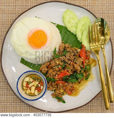 Stir Fried Thai Basil With Minced Pork And A Fried Egg On Topped Rice