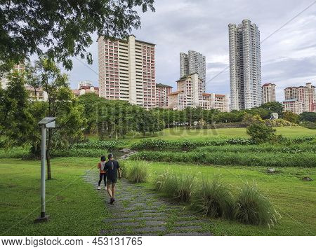 Singapore- 9 Apr, 2022: Scenic View From Bishan-ang Mo Kio Park In Singapore. It Is One Of The Large