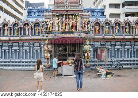 Singapore- 9 Apr, 2022: View Of Sri Krishnan Temple In Bugis Singapore. It Is One Of Singapore Oldes