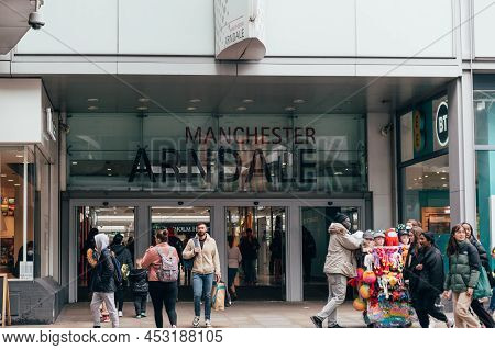 Manchester, England, Uk - 13 April, 2022 City Centre Of Manchester During Springtime. Arndale Shoppi