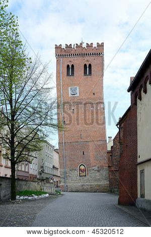 ZABKOWICE SLASKIE, Polen - Mai 5: Blick auf alten schiefen Turm am 5. Mai 2013 in Zabkowice Slaskie (pr
