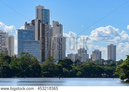 Londrina, Pr, Brazil - December 25, 2021: View Of Igapo Lake And The Buildings Of The City. Tourist 