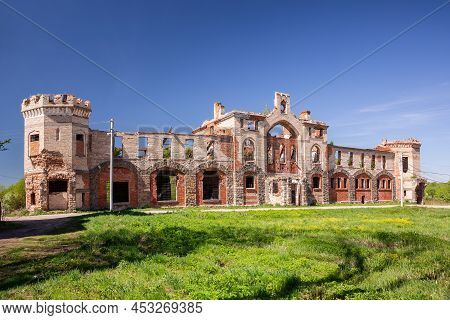 Khrapovitsky's Estate, The Ruins Of A Red Brick Stable. Muromtsevo, Vladimir Region, Russia