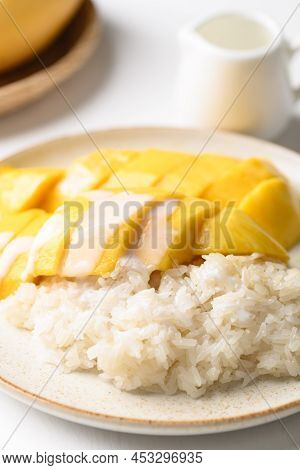 Mango Sticky Rice, Thai Dessert (khao Niew Mamuang)