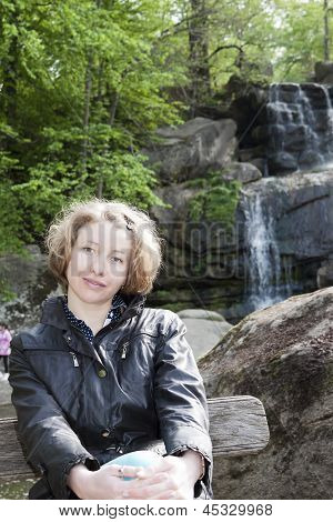 Garota atraente no parque Uman Sophia