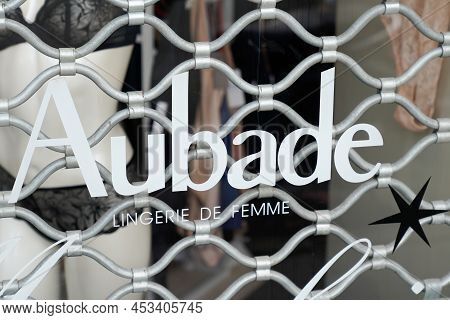 Bordeaux , Aquitaine  France - 04 20 2022 : Aubade Text Logo And Sign Brand Front Facade Underwear L