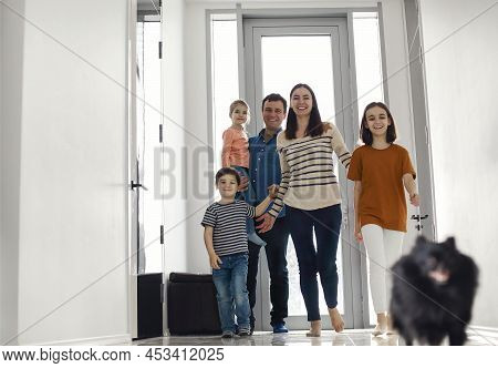 Excited Kids Arriving Home With Their Parents. Children Returning Home With Parents Mom And Dad, Smi