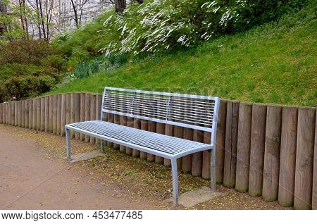 Park Threshing Beige Gravel Roads In The Sloping Terrain Have A Wooden Palisade Retaining Wall Above
