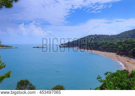 Gargano Coast: Baia Di Campi Beach In Apulia, Italy. The Pebbly Beach Is A Picturesque Bay Sheltered