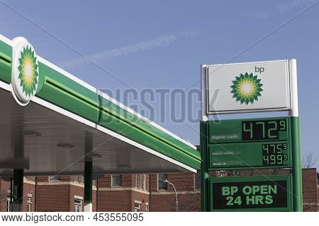 Chicago - Circa April 2022: Bp Retail Gas Station. Bp And British Petroleum Is A Global British Oil 