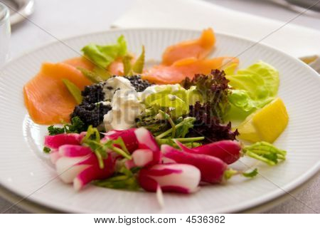 Salmone con insalata