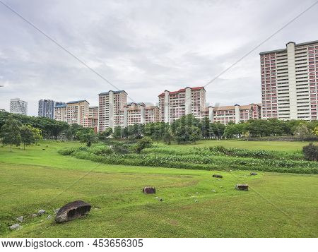 Singapore- 9 Apr, 2022: Scenic View From Bishan-ang Mo Kio Park In Singapore. It Is One Of The Large