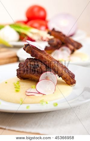 Porsaankylkeä Polenta maissi kerma Bed
