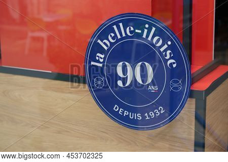 Bordeaux , Aquitaine  France - 04 24 2022 : La Belle Iloise Logo Brand And Text Sign 90 Years Ront O