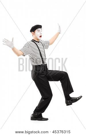 ความยาวเต็มภาพเหมือนของศิลปินเป็นแบบ mime surpised gesturing ด้วยมือ แยกต่างหากบนพื้นหลังสีขาว