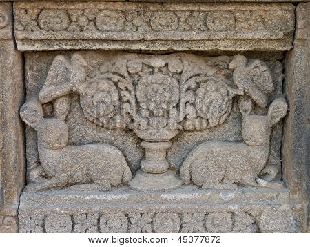 Carving na zdi chrámu Prambanan, Indonésie