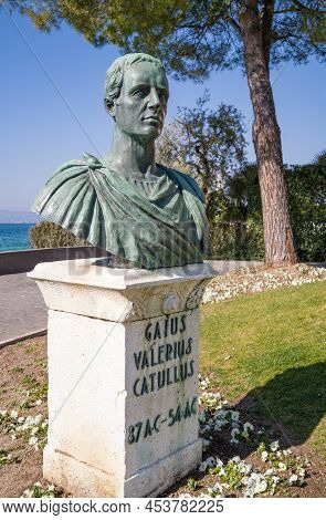 Sirmione, Italy -  March 9, 2022: The Catullus Brinze Bust In The Lakefront Garden