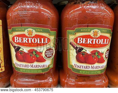 Grovetown, Ga Usa - 04 30 22: Retail Store Spaghetti Sauce Bertolli Tomato Marinara