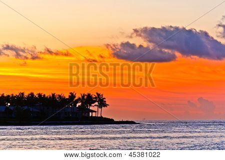Západ slunce v Key Westu krásné mraky v teplých barvách