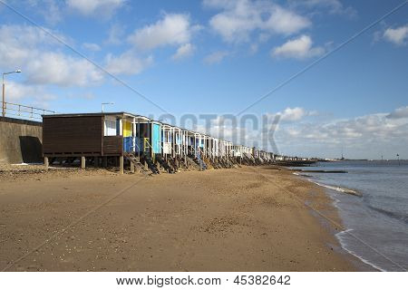 Plážové chatky v Thorpe Bay, Essex, Anglie