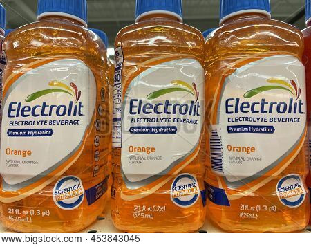 Grovetown, Ga Usa - 03 05 22: Retail Store Sports Drinks Electrolit Orange