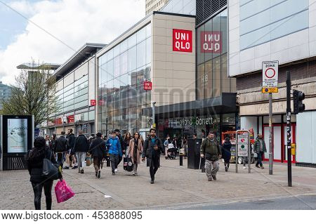 Manchester, England, Uk - 13 April, 2022 City Centre Of Manchester During Springtime. People During 