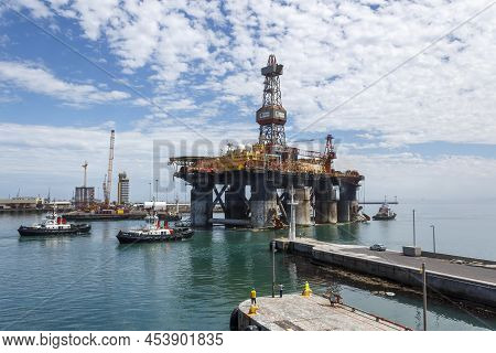 Cape Town, South Africa - Dec 1 2013: 5th Generation Drilling Floater Saipem Scarabeo 7 Imo# 8758861