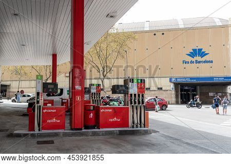 Barcelona, Spain - March, 27, 2022: Gasoline Pumps Of A Cepsa Service Station Next To The Fira De Ba