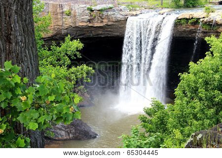 Noccalula Falls Park