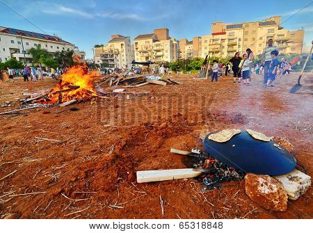 Lag Baomer Taboon And Bonfires In Israel