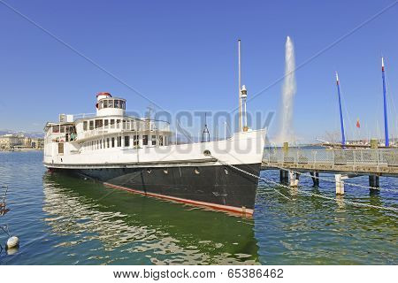 Ship and Jet d'Eau Fountain in Lake Geneva, Geneva, Switzerland