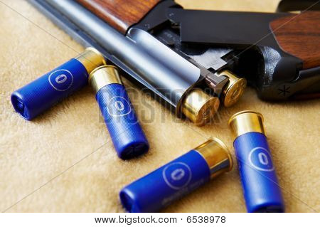 Cartridge in de kofferbak van een pistool