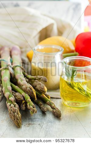 green asparagus with dressing