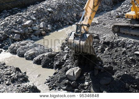 Gravel excavated in the mainstream of the river 