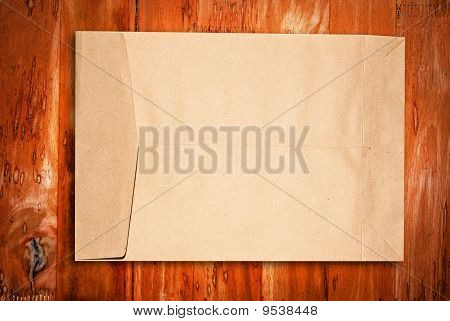 Brunt papir envelp