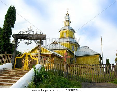 wooden Nickols'ka church in Novhorod-Sivers'kyi with gate