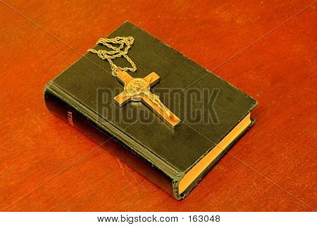 4biblie_si_crucifix2