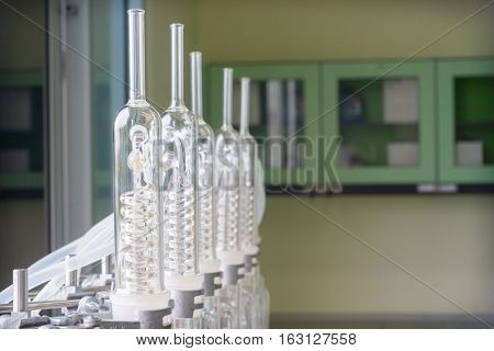 The glass spiral pipe of the reflux condenser
