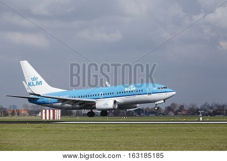 Amsterdam Airport Schiphol - Klm Boeing 737 Lands