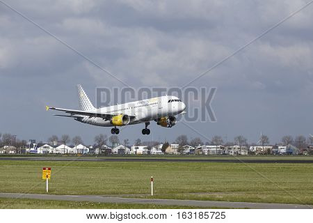 Amsterdam Airport Schiphol - Vueling Airbus A320 Lands