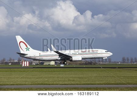 Amsterdam Airport Schiphol - Royal Air Maroc Boeing 737 Lands