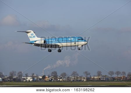 Amsterdam Airport Schiphol - Klm Cityhopper Fokker 70 Lands