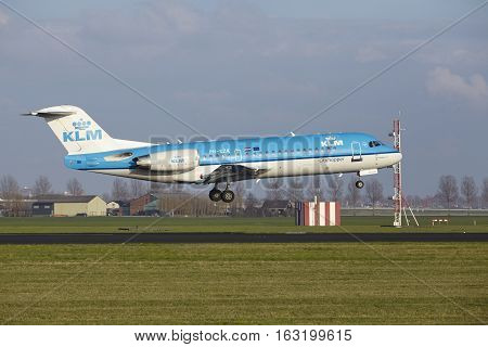 Amsterdam Airport Schiphol - Klm Cityhopper Fokker 70 Lands
