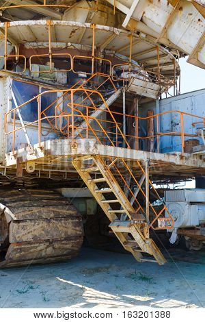 multi bucket excavator stairs and railings, giant stacker, absetzer in career