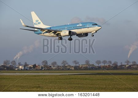 Amsterdam Airport Schiphol - Klm Boeing 737 Lands