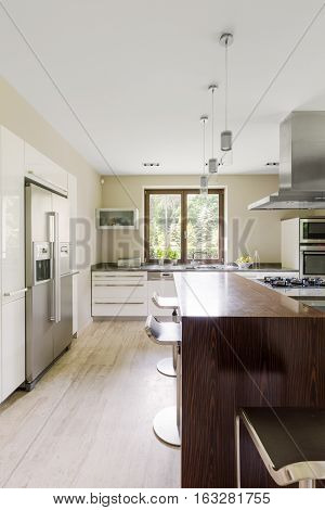 Modern Kitchen With Kitchen Island