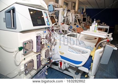 Hemodialysis hemodiafiltration at ICU (intensive care unit) replacement of renal function life threatening patient